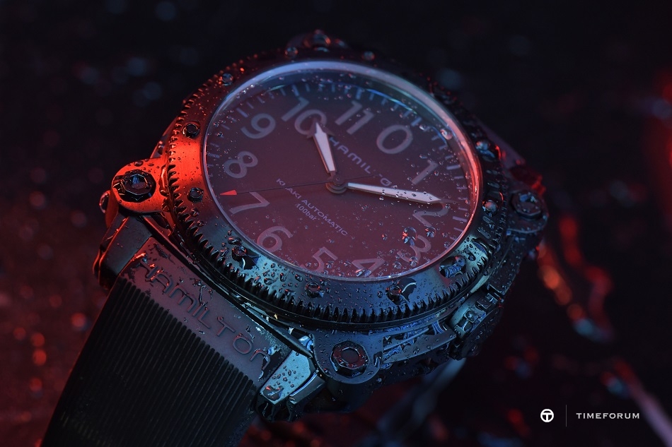 Hamilton Belowzero Titanium Limited Edition Red_H78505332_Lifestyle 1.jpg