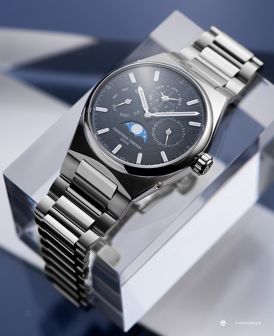 2022_Frederique_Constant_FC-775BL4NH6B_PR_2_Photo©Eric_Rossier_SD.jpg