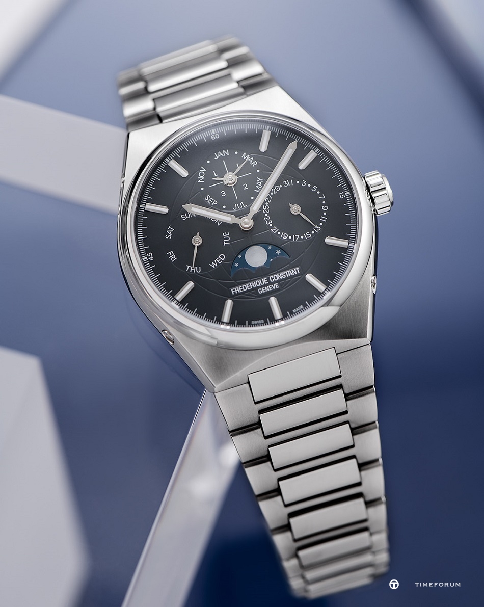 2022_Frederique_Constant_FC-775BL4NH6B_PR_1_Photo©Eric_Rossier_SD.jpg