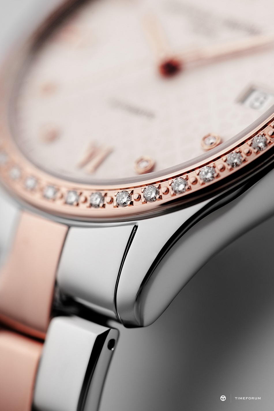 Frederique_Constant_FC-303LGD3BD2B_details_2_SD_©Eric _Rossier.jpg