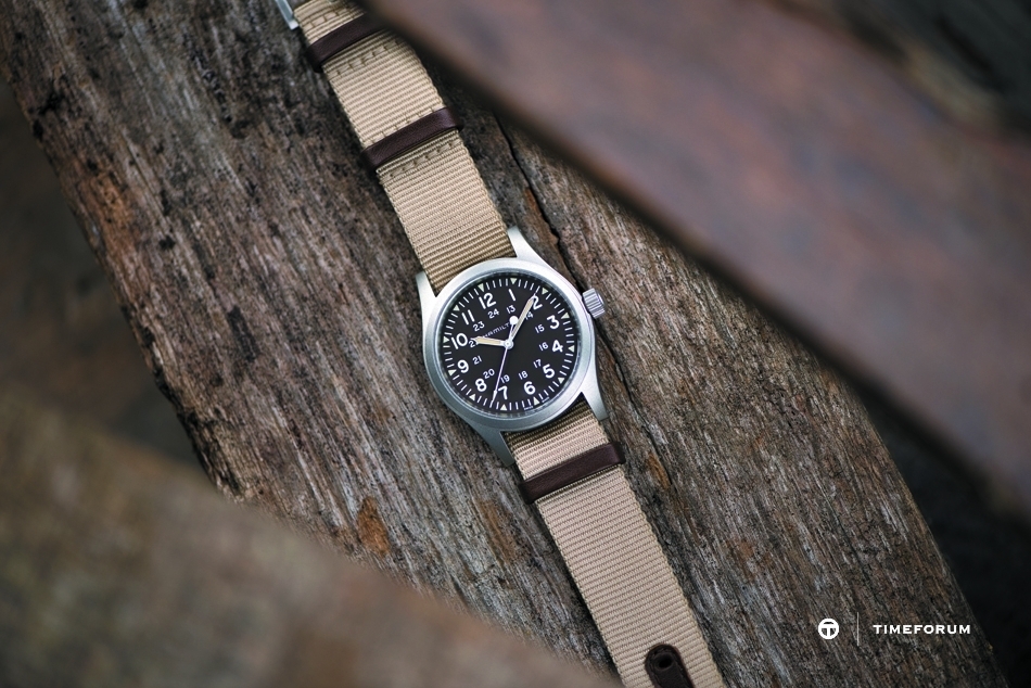 H69429901_Khaki Field Mechanical 38mm_Lifestyle 1 HR 사본.jpg