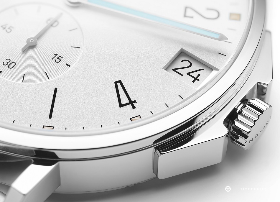 006_NOMOS_Tangente_Sport_neomatik_42_date_detail_crown.jpg