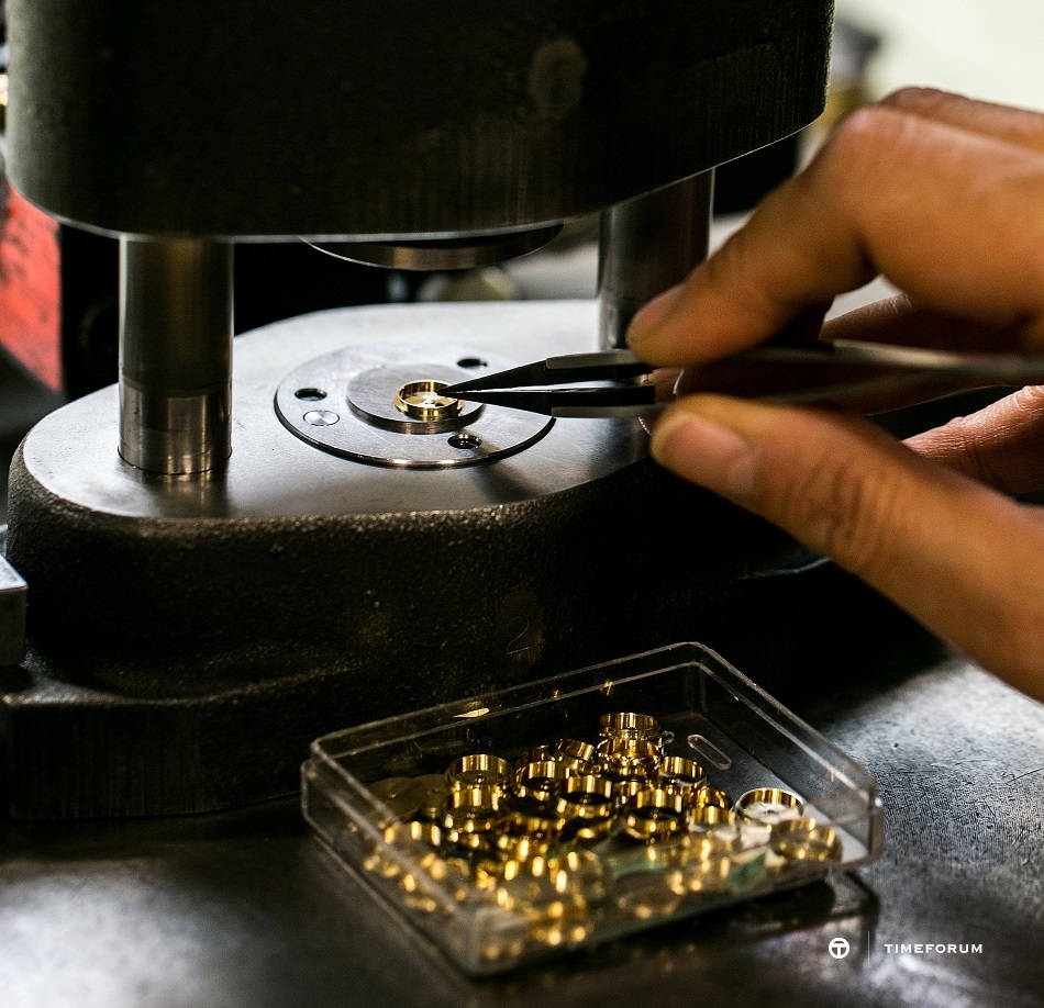 Cutting at Manufacture Jaeger-LeCoultre® Johann Sauty 2_low.jpg