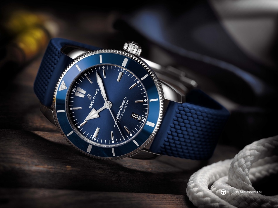 Superocean_Heritage_II_B20_Automatic_44_with_blue_dial_and_blue_Aero_Classic_rubber_strap_KOPIE.jpg