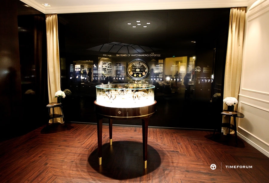 Baume-et-Mercier-stand-SIHH-hall04.jpg