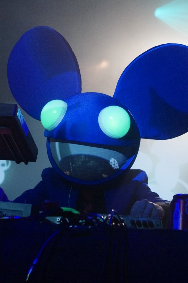 djing-deadmau5.jpg