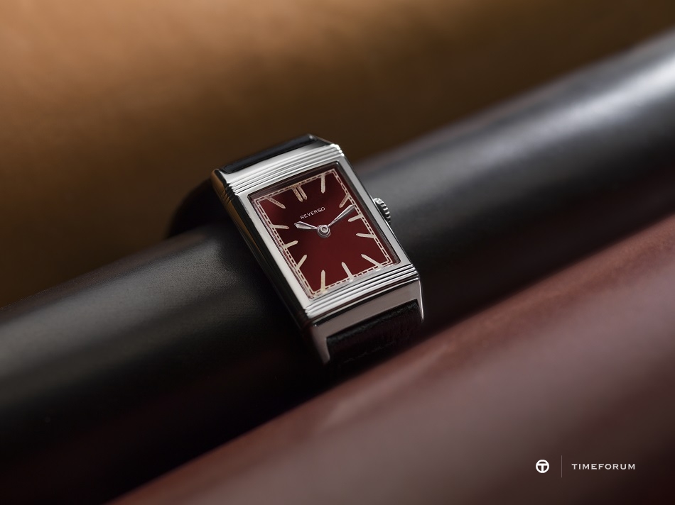 1931_reverso_with_red_lacquered_dialcjohannsauty.jpg