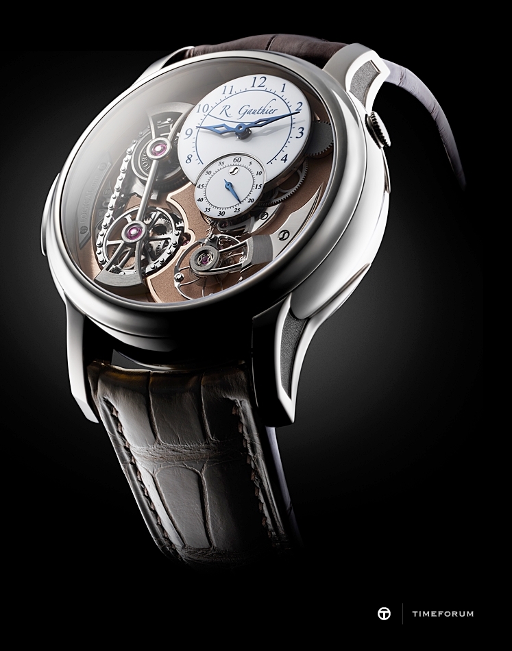 Romain_Gauthier_Logical_One_white_gold_white_enamel_dial_2-002.jpg