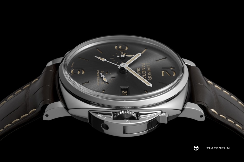 PANERAI - PAM00944_Cat_Dett01_C.jpg