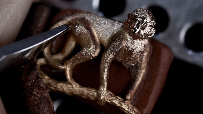 650x365_Jaquet-Droz_Petite-Heure-Minute-Relief-Monkey_J005023281_Workshop_Sculpting.jpg